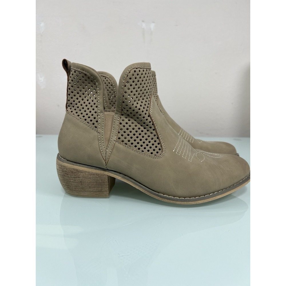 Natural Reflections Western Booties Tan Perforated Ankle Boots Women's 8 "Reena"